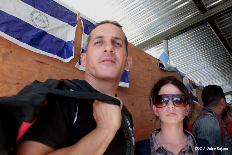 Coyotes nos engañan y nos dejan tirados, dicen inmigrantes cubanos