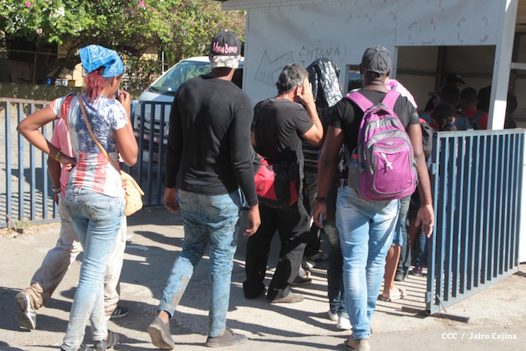 Coyotes nos engañan y nos dejan tirados, dicen inmigrantes cubanos