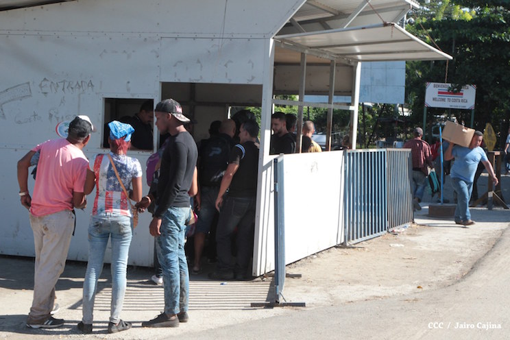 Coyotes nos engañan y nos dejan tirados, dicen inmigrantes cubanos