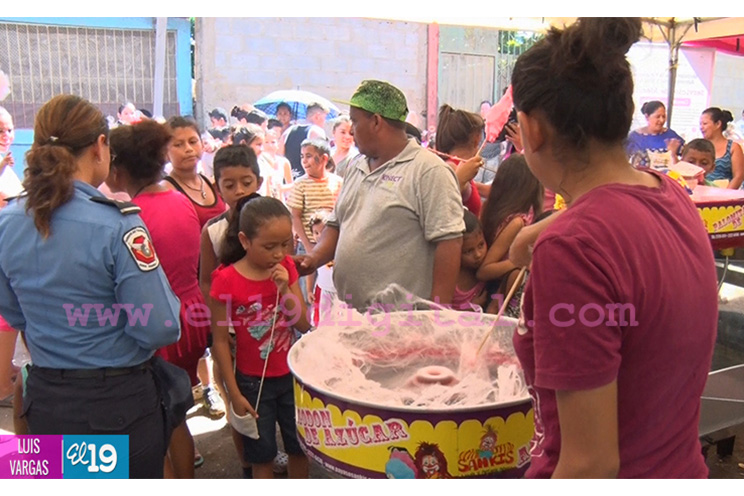 Pobladores del Distrito VI disfrutan de Feria Solidaria