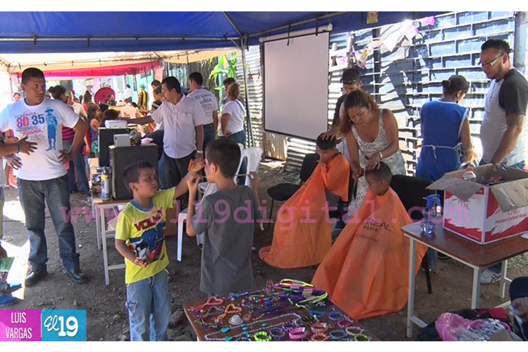 Pobladores del Distrito VI disfrutan de Feria Solidaria