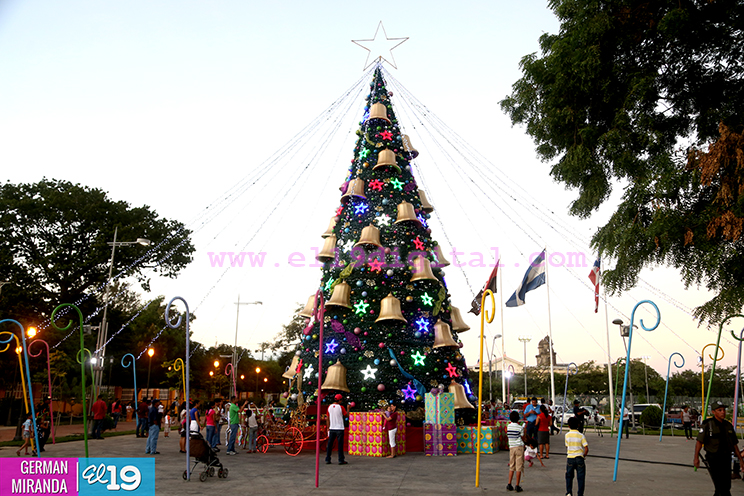 Llega la Navidad al parque Luis Alfonso Velásquez Flores