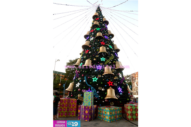 Llega la Navidad al parque Luis Alfonso Velásquez Flores