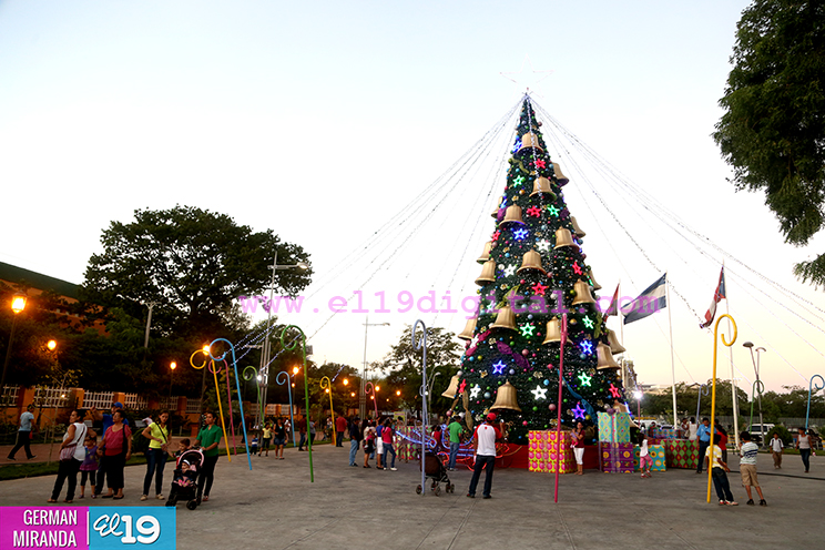 Llega la Navidad al parque Luis Alfonso Velásquez Flores