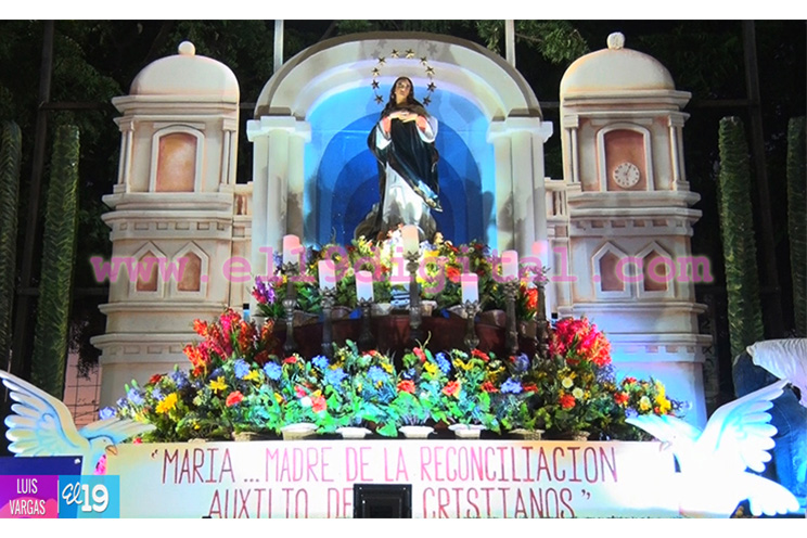 Familias nicaragüenses disfrutan de altares y música dedicados a la Purísima Concepción de María
