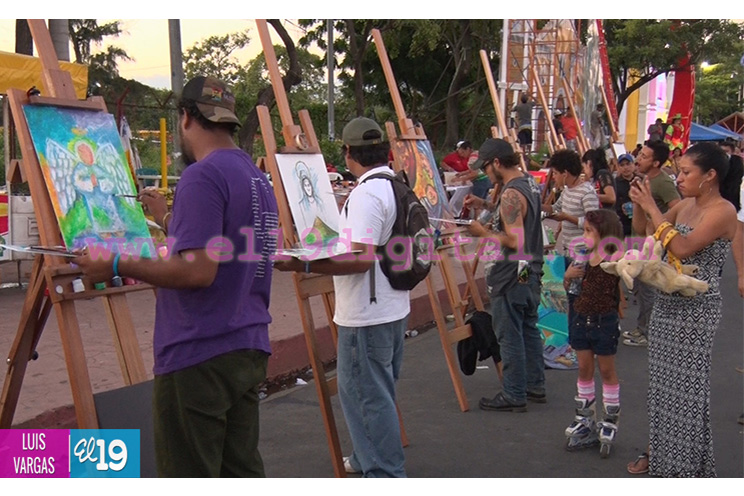 Familias nicaragüenses disfrutan de altares y música dedicados a la Purísima Concepción de María