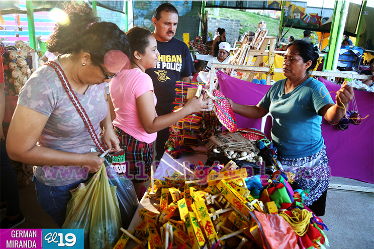 Ambiente mariano se traslada a la Feria de la Economía Familiar
