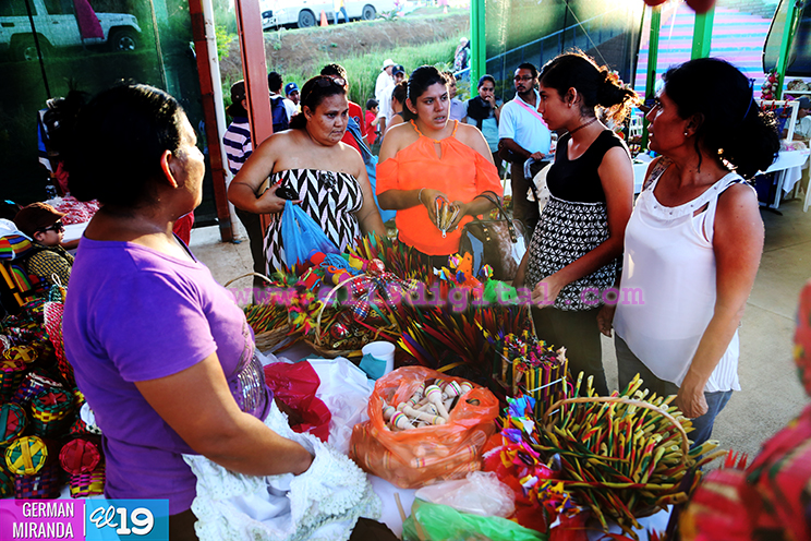 Ambiente mariano se traslada a la Feria de la Economía Familiar
