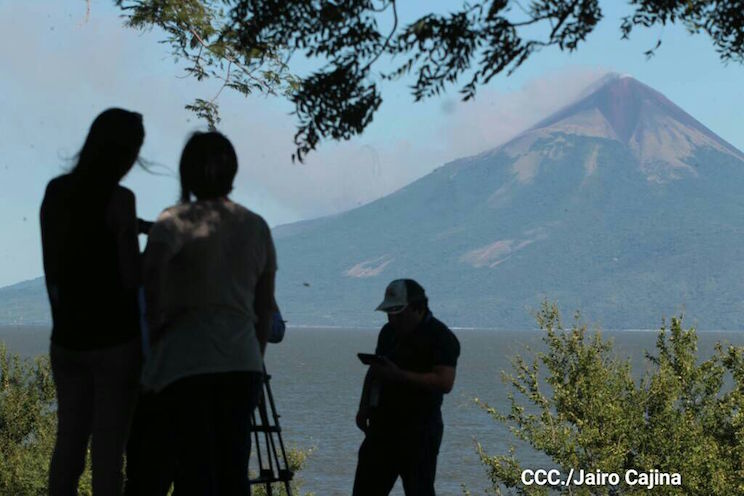 Momotombo activado: volcán emana cenizas y gases