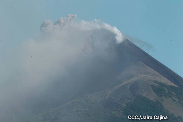 Momotombo activado: volcán emana cenizas y gases