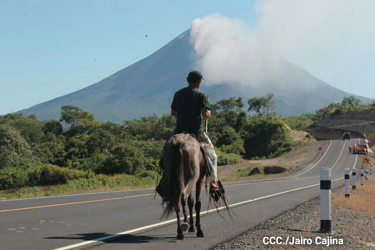 Momotombo activado: volcán emana cenizas y gases