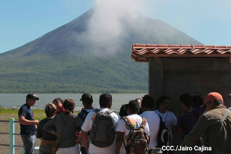 Momotombo activado: volcán emana cenizas y gases