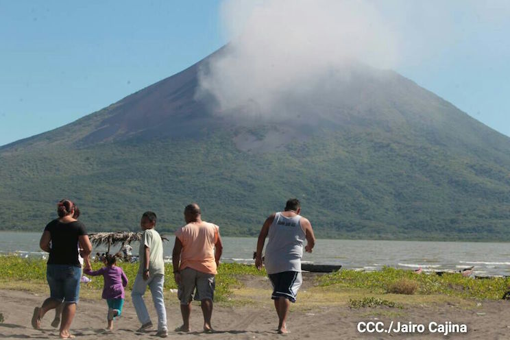 Momotombo activado: volcán emana cenizas y gases