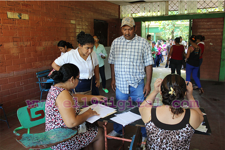 Entregan Bono Complementario a estudiantes de Chinandega