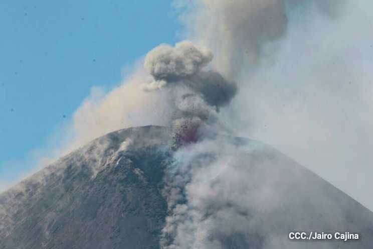 Volcán Momotombo entra en actividad eruptiva tras 110 años de relativa calma