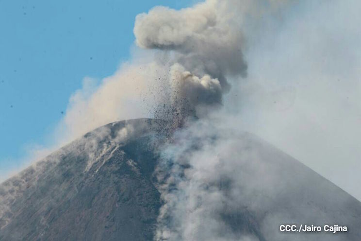 Volcán Momotombo entra en actividad eruptiva tras 110 años de relativa calma