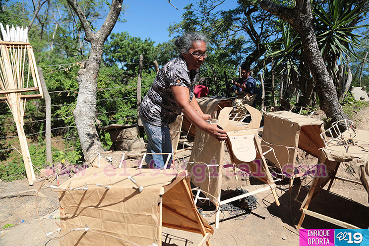 El arte de la pirotecnia para alegrar las festividades marianas y navideñas