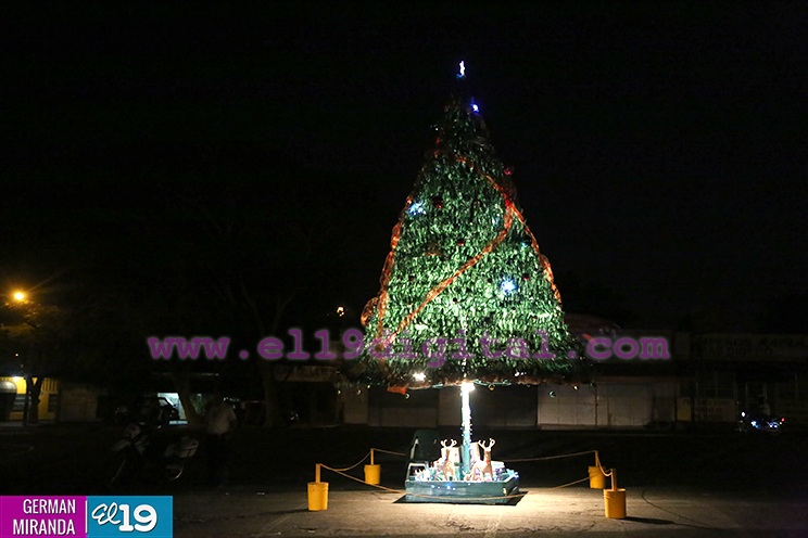Encienden hermoso árbol de navidad en mercado Roberto Huembes