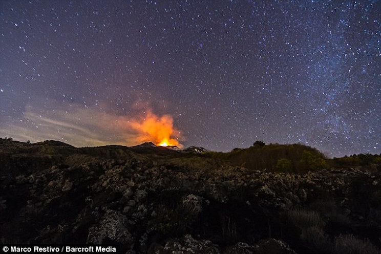 Volcán Etna entra en erupción