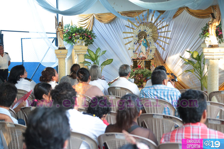 Personal de Migración y Extranjería celebra a la Concepción de María