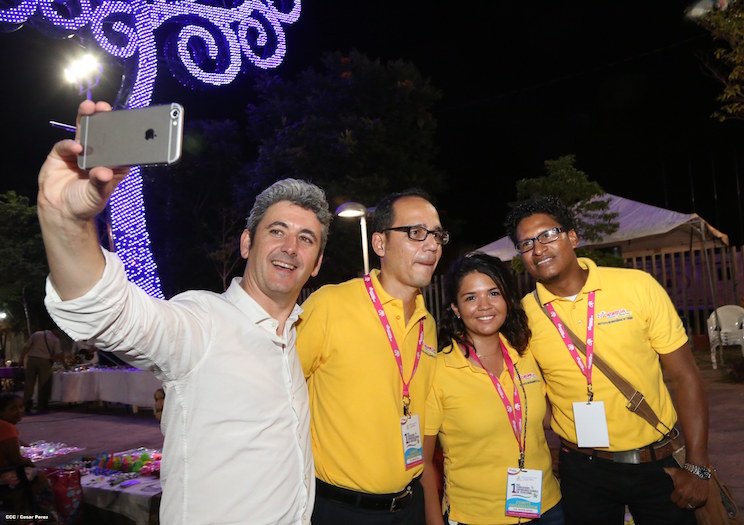 Delegados Internacionales de Turismo recorren Avenida de Bolívar a Chávez