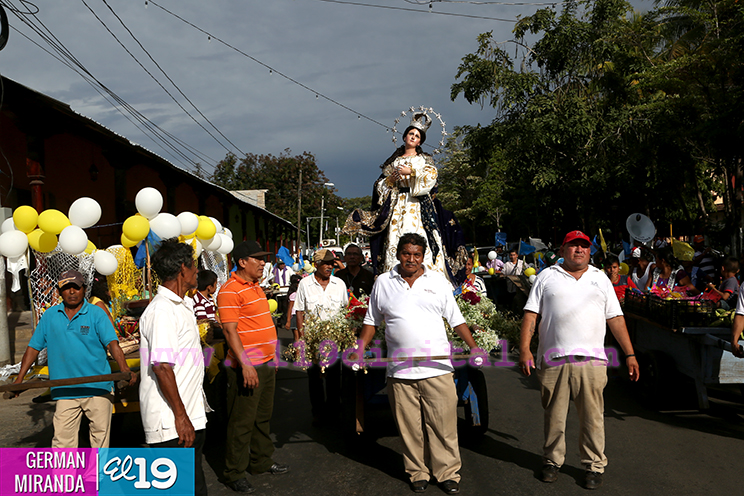 Comerciantes del Mercado de Masaya entregan ofrenda a Virgen María