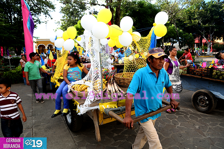 Comerciantes del Mercado de Masaya entregan ofrenda a Virgen María