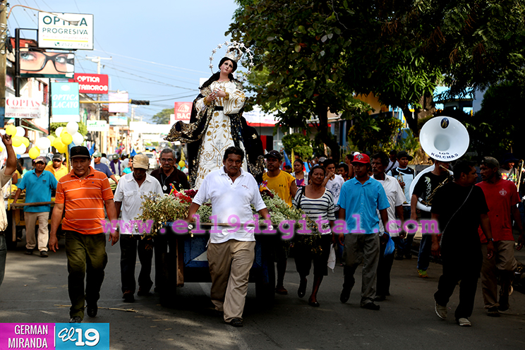 Comerciantes del Mercado de Masaya entregan ofrenda a Virgen María
