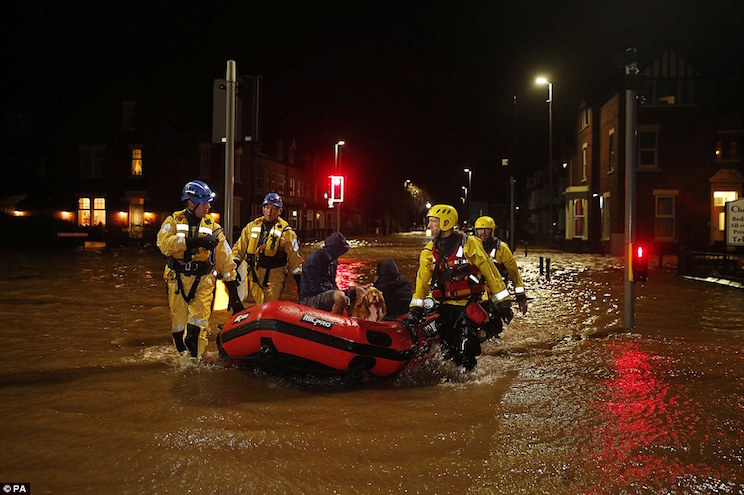 Tormenta Desmond deja un muerto y graves inundaciones en el Reino Unido