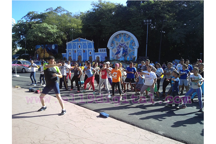 Un domingo por la mañana en la Avenida de Bolívar a Chávez