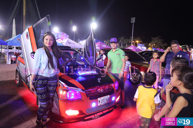 Festival de autos modificados atrae a miles en Paseo de los Estudiantes