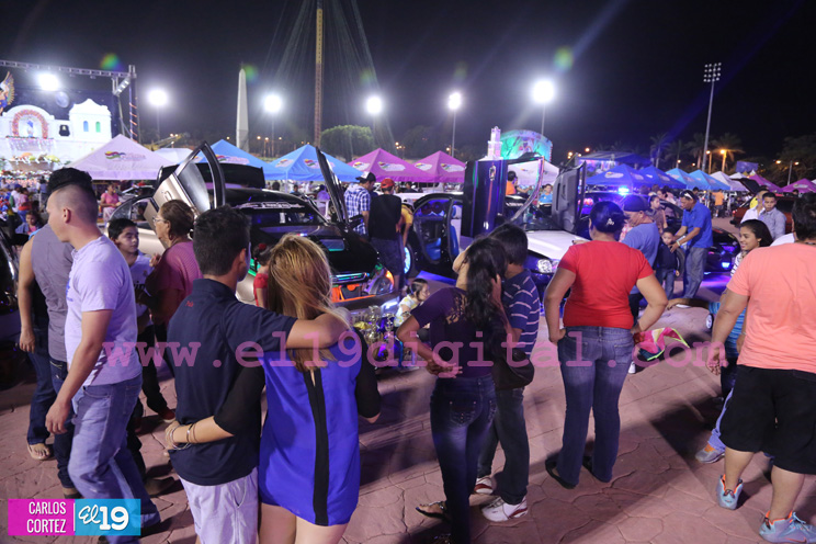 Festival de autos modificados atrae a miles en Paseo de los Estudiantes
