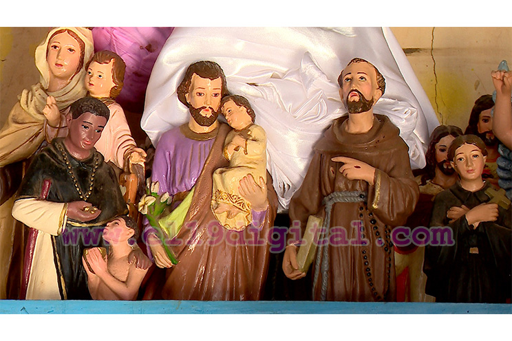Las manos que le dan forma a las imágenes de la Virgen María