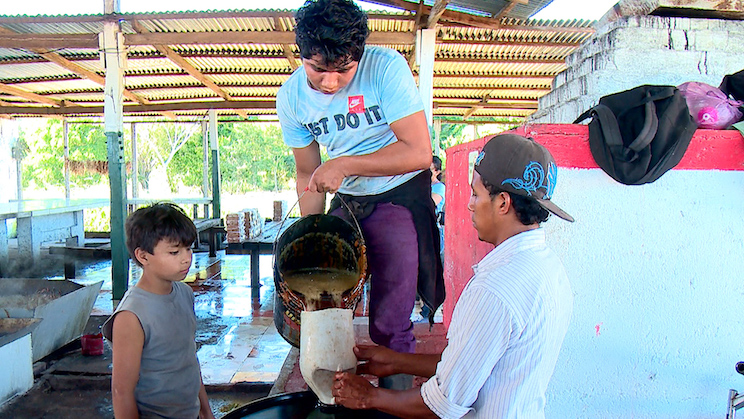 Dulce, churros y melcochas para la tradicional gritería