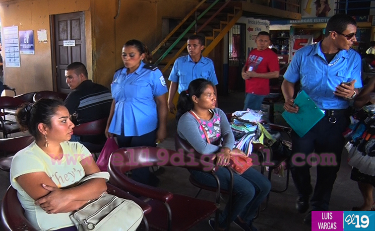 Miles siguen viajando al interior del país para visitar a sus familias en este fin de semana largo
