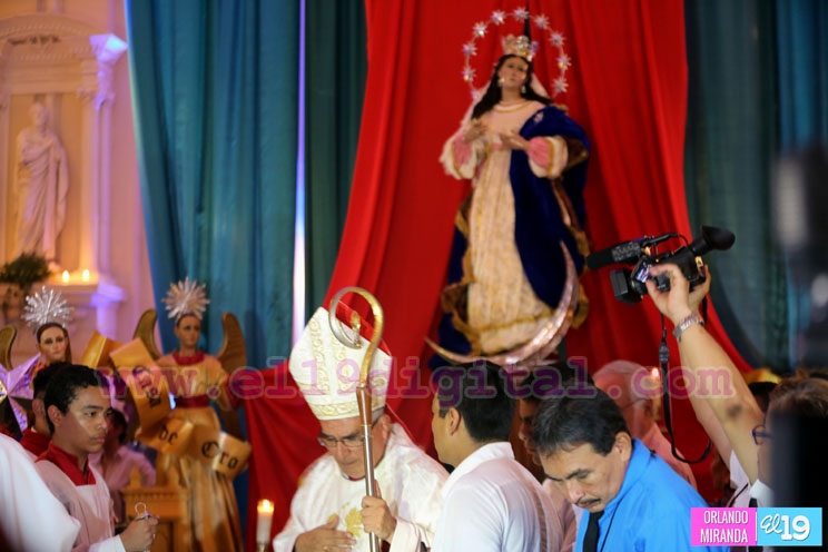 Nicaragüenses desbordados en fe durante tradicional Gritería en León