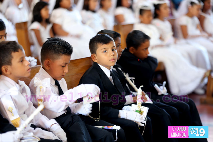Celebran Primeras Comuniones en Catedral Metropolitana de Managua