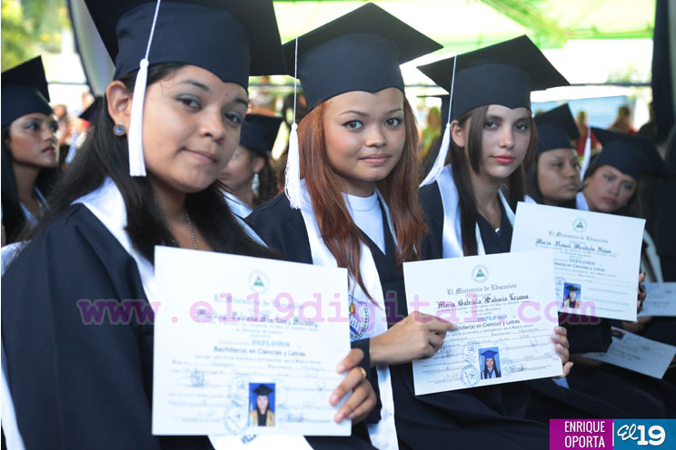 Colegio Villa Libertad celebra XXXVI Promoción de Bachilleres 2015