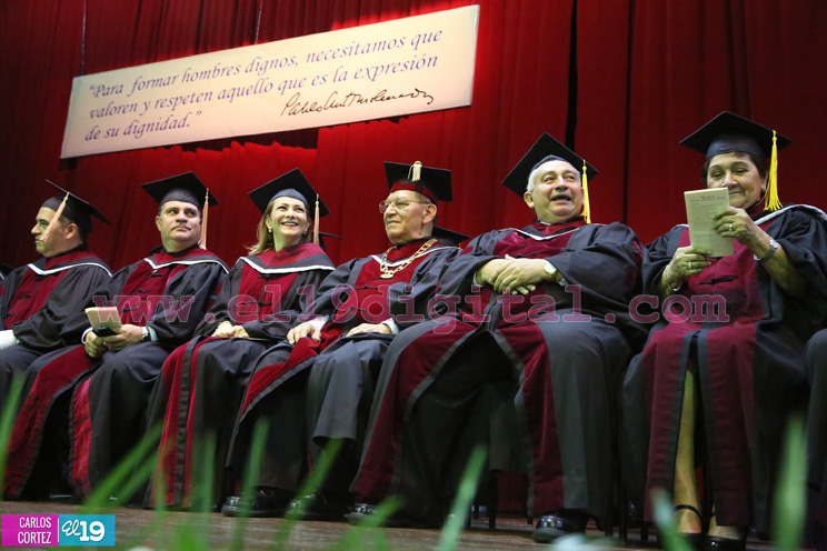 UNICA celebra XIX graduación 2015