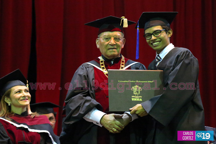 UNICA celebra XIX graduación 2015
