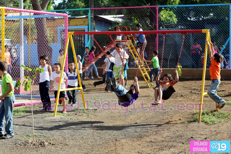 Familias inauguran mejoras integrales del parque en el Barrio El Recreo