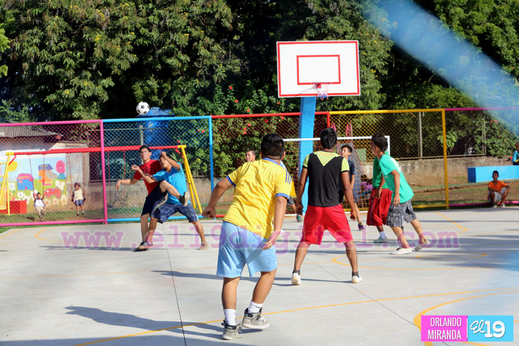 Familias inauguran mejoras integrales del parque en el Barrio El Recreo