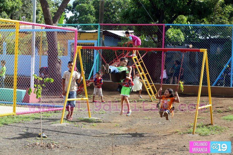 Familias inauguran mejoras integrales del parque en el Barrio El Recreo