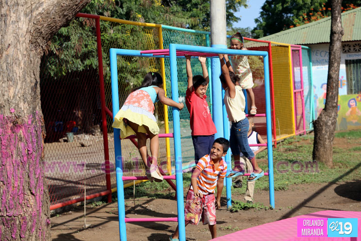 Familias inauguran mejoras integrales del parque en el Barrio El Recreo