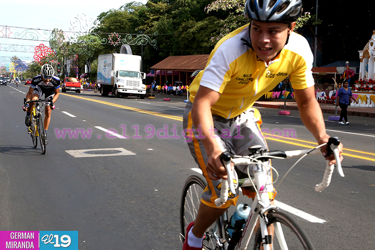 Centenares disfrutaron actividades deportivas en Avenida de Bolívar a Chávez