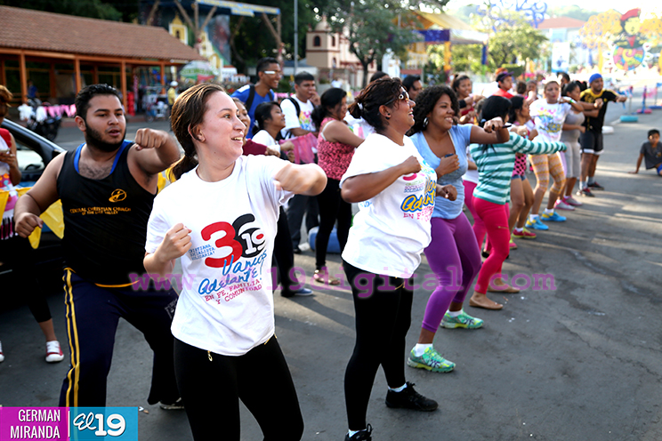 Centenares disfrutaron actividades deportivas en Avenida de Bolívar a Chávez