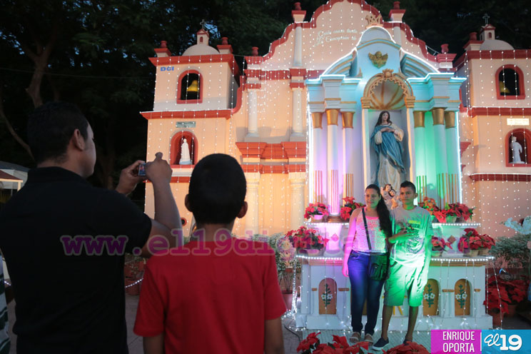 Familias disfrutan recorrido por altares a La Purísima