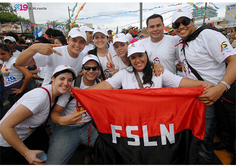 Familias nicaragüenses caminan hacia el Futuro, con Daniel y Rosario
