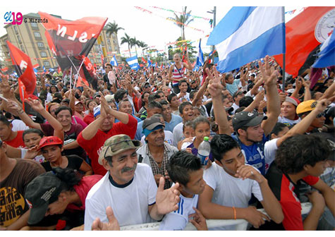 Familias nicaragüenses caminan hacia el Futuro, con Daniel y Rosario