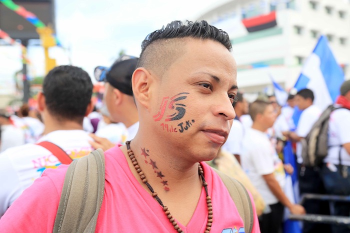Familias nicaragüenses caminan hacia el Futuro, con Daniel y Rosario